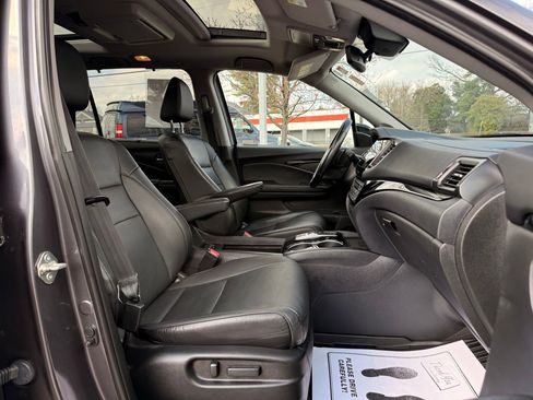 Used 2020 Honda Pilot Elite image 12
