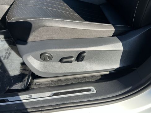 Used 2024 Volkswagen Tiguan SE R-Line image 14