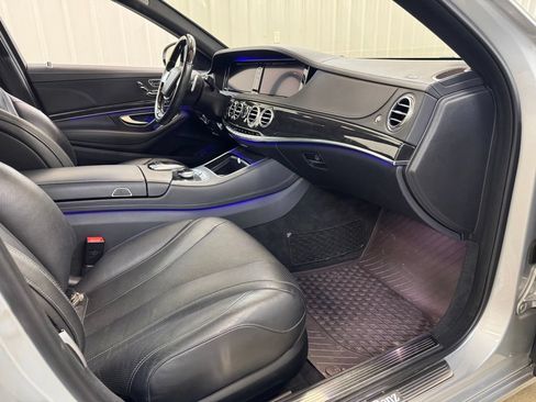Used 2017 Mercedes-Benz S 550 4MATIC Sedan image 33