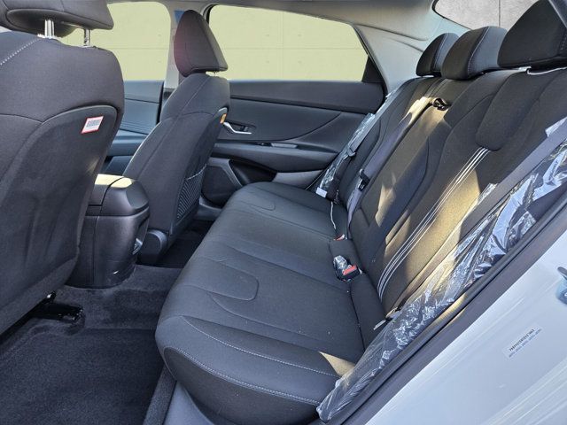 Certified 2025 Hyundai Elantra SEL FWD image 4