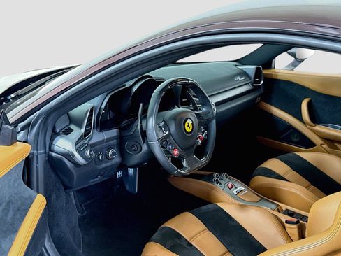 Used 2011 Ferrari 458 Italia Coupe RWD image 15