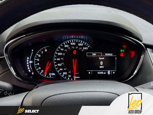 Used 2022 Chevrolet Trax LT w/ LT Convenience Package image 12