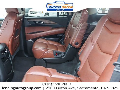 Used 2019 Cadillac Escalade Premium Luxury image 18