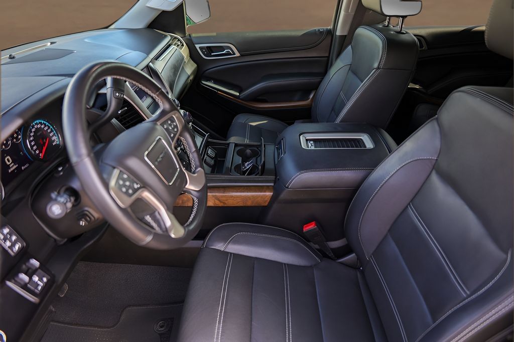Used 2020 GMC Yukon Denali w/ Denali Ultimate Package RWD image 9
