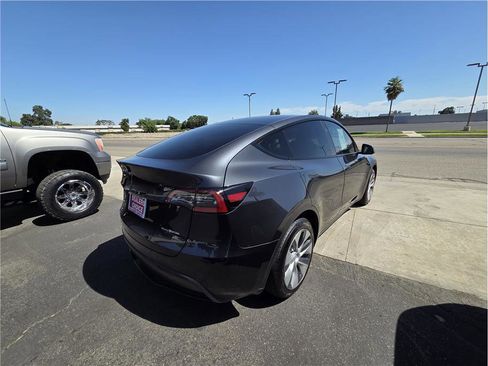 Used 2024 Tesla Model Y Long Range AWD/4WD image 5