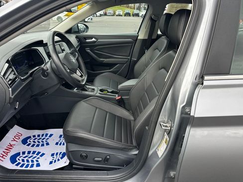 Used 2024 Volkswagen Jetta SE image 9