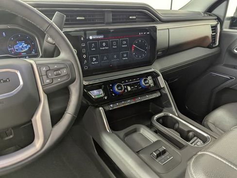 Used 2025 GMC Sierra 2500 Denali w/ Technology Package AWD/4WD image 13