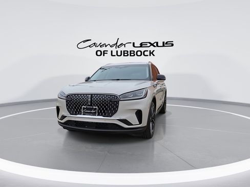 Used 2025 Lincoln Aviator Reserve w/ Luxury Package image 4