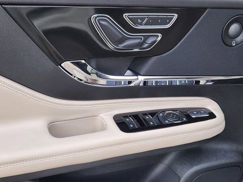 New 2026 Lincoln Corsair Reserve image 9