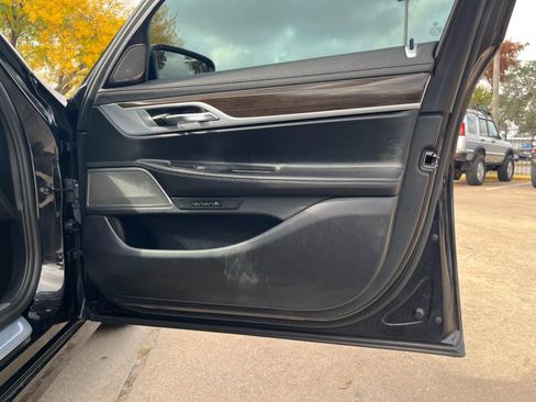 Used 2019 BMW 740i image 33