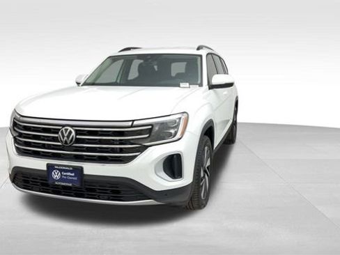 Certified 2025 Volkswagen Atlas SE image 9