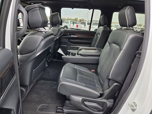 Used 2023 Jeep Grand Wagoneer L Series II image 10