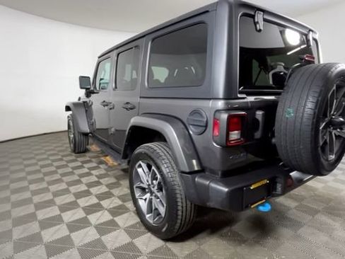Used 2024 Jeep Wrangler Unlimited w/ Convenience Group AWD/4WD image 7