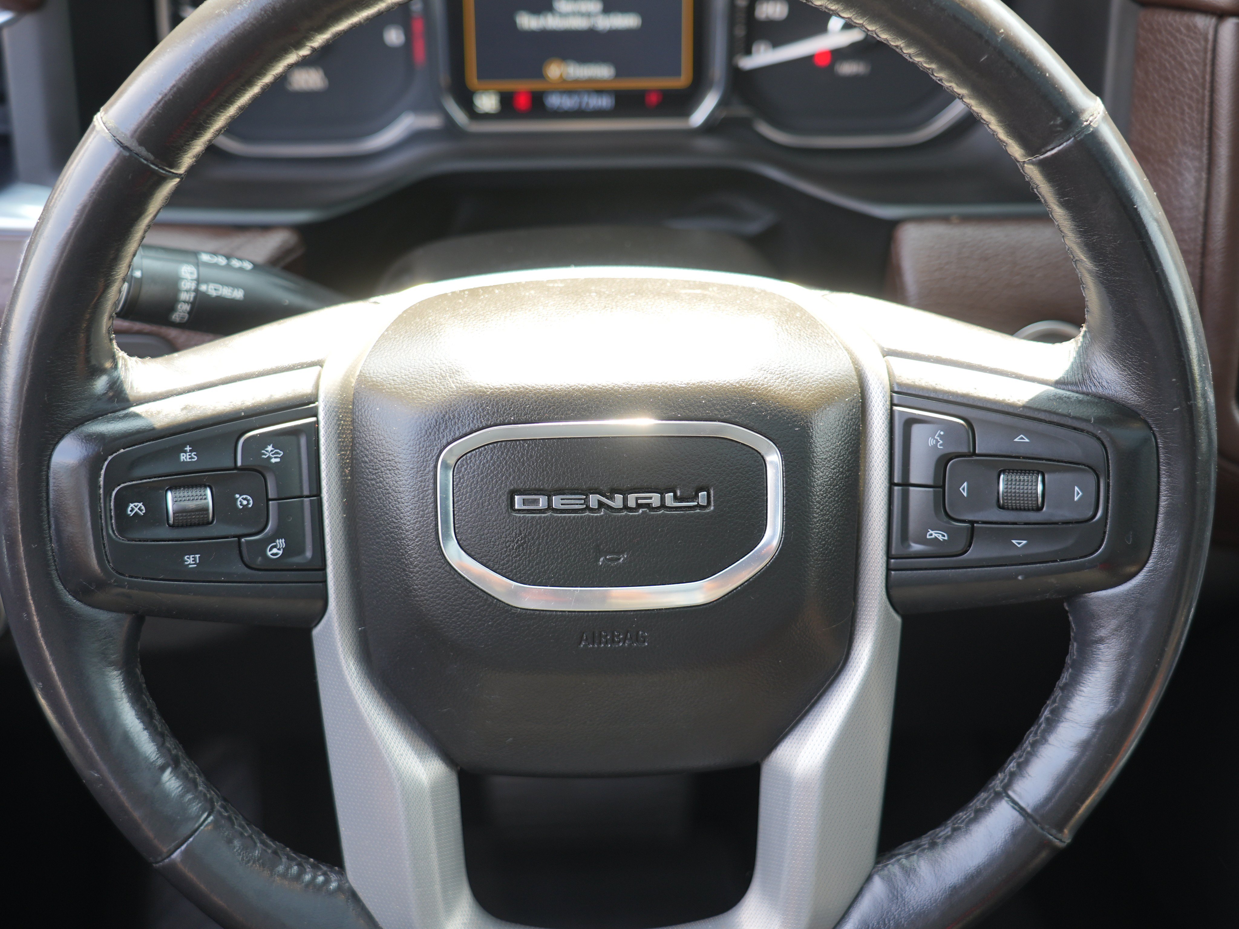 Used 2021 GMC Yukon XL Denali w/ Denali Premium Package AWD/4WD image 23