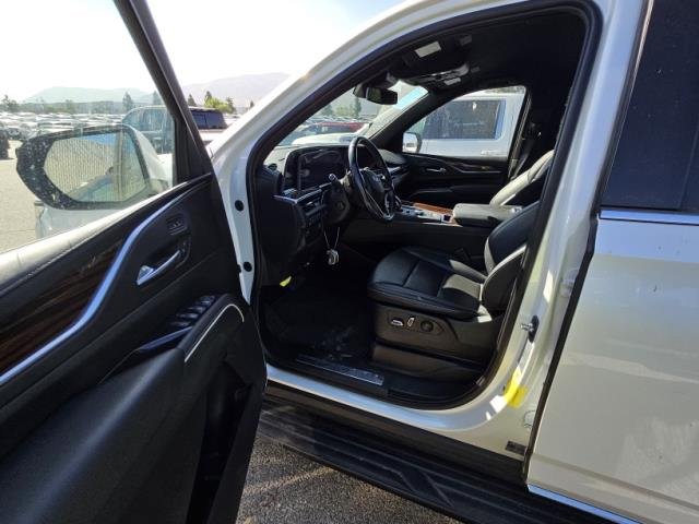 Used 2023 Cadillac Escalade ESV Luxury AWD/4WD image 2