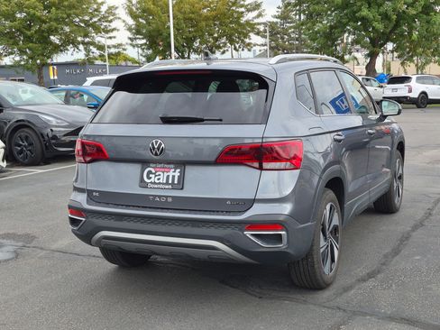 Used 2024 Volkswagen Taos SE w/ Panoramic Sunroof Package AWD/4WD image 3