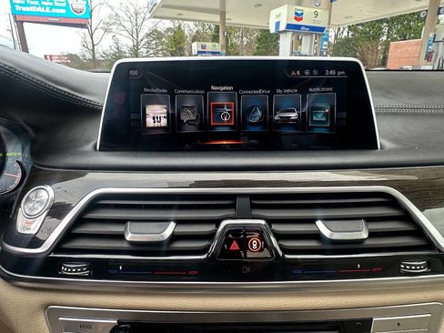 Used 2016 BMW 750i xDrive image 34