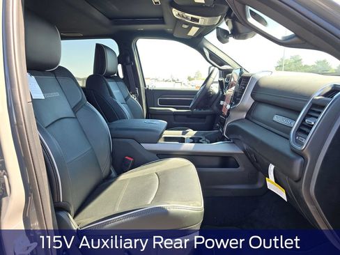 New 2026 RAM 2500 Laramie AWD/4WD image 16