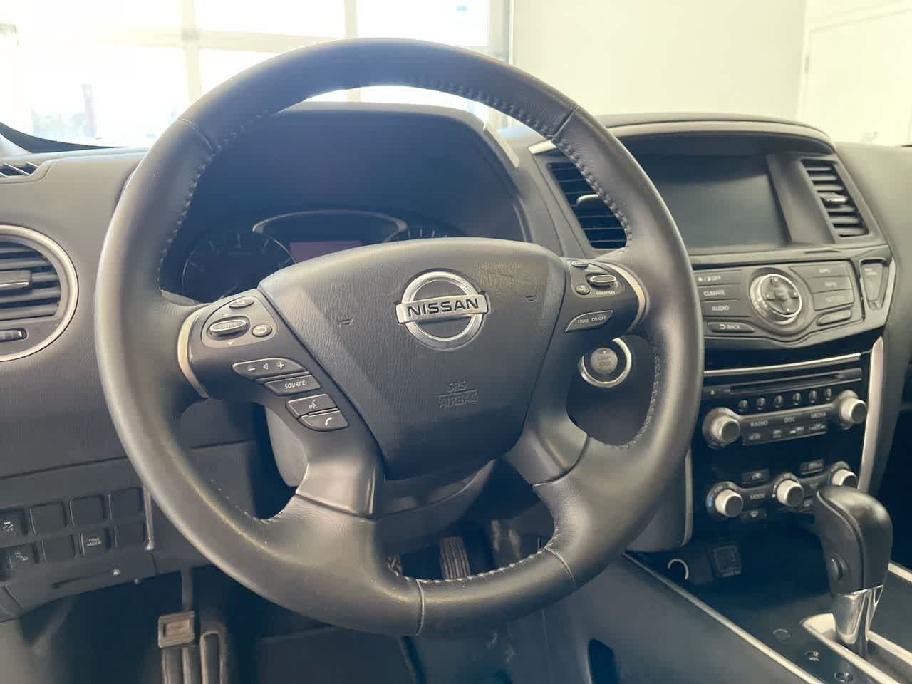 Used 2020 Nissan Pathfinder SV AWD/4WD image 14