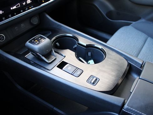 Used 2023 Nissan Rogue SV image 25