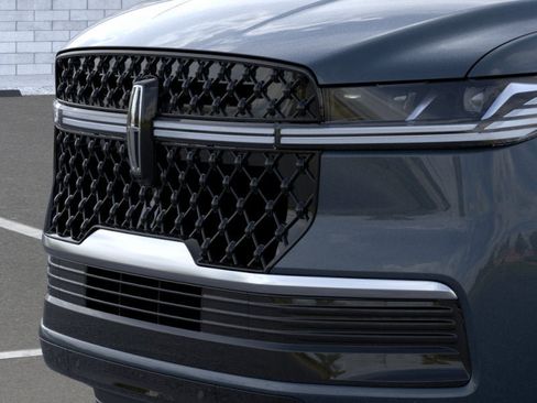 New 2026 Lincoln Navigator Reserve AWD/4WD image 17