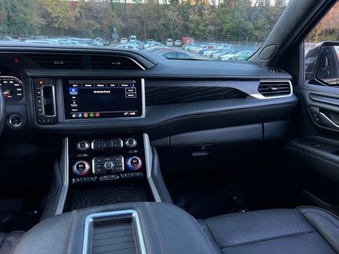 Used 2021 GMC Yukon Denali w/ Denali Premium Package image 16