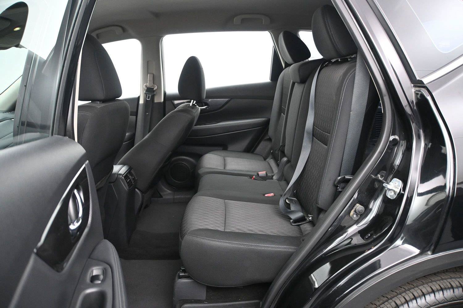 Used 2018 Nissan Rogue S AWD/4WD image 8