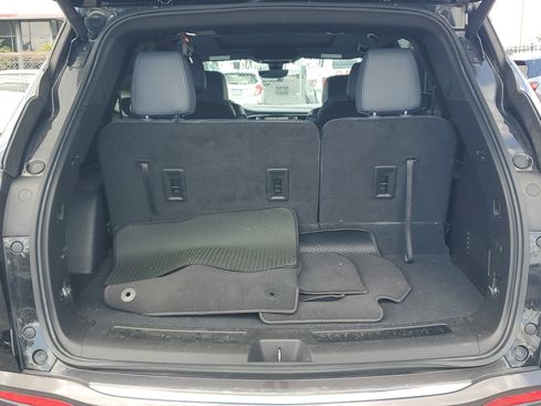Used 2022 Buick Enclave Premium w/ Experience Buick Package image 6