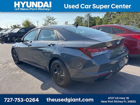 Used 2023 Hyundai Elantra SEL image 2