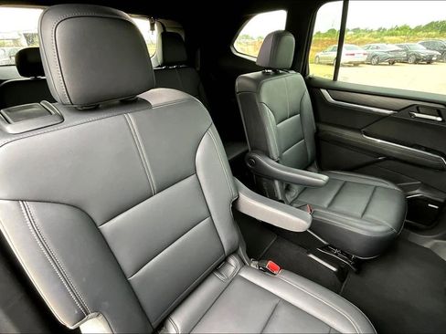 Used 2024 GMC Acadia Elevation image 35