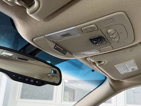 Used 2007 Cadillac DTS Luxury I w/ Trunk Convenience Package FWD image 32