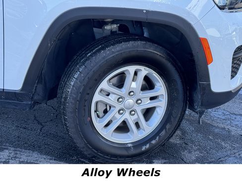 Used 2024 Jeep Grand Cherokee Laredo w/ Luxury Tech Group I image 14