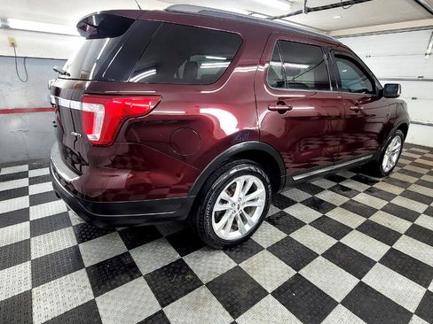 Used 2018 Ford Explorer XLT w/ Equipment Group 202A image 6