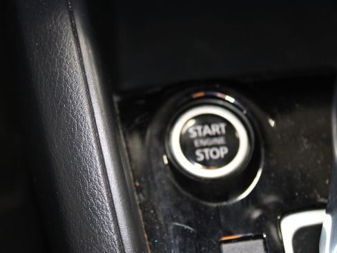 Used 2021 Nissan Versa SV image 23