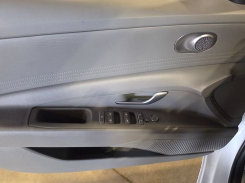 Used 2024 Hyundai Elantra SEL FWD image 5