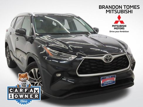 Used 2022 Toyota Highlander XLE AWD/4WD image 1