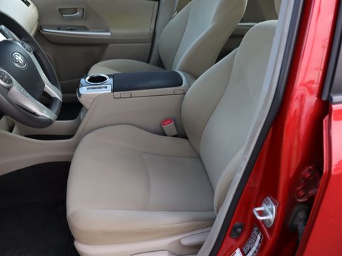 Used 2014 Toyota Prius V Three FWD image 16