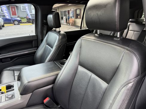 Used 2020 Ford Expedition XLT w/ Black Accent Package AWD/4WD image 22