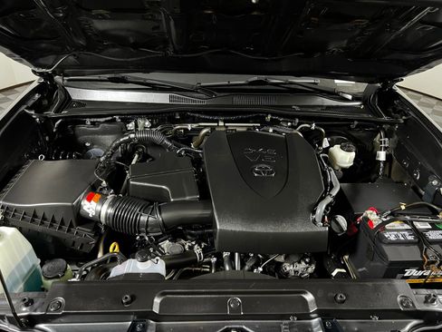 Used 2019 Toyota Tacoma SR5 RWD image 9