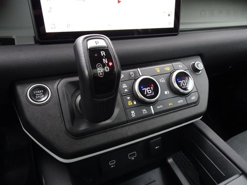 Used 2020 Land Rover Defender 110 First Edition image 30