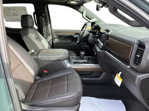 New 2026 Chevrolet Silverado 1500 High Country w/ Technology Package AWD/4WD image 13