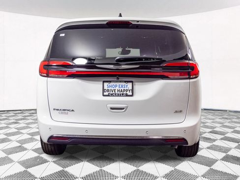 New 2026 Chrysler Pacifica Select AWD/4WD image 12