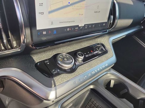 Used 2025 Ford Expedition Tremor image 13