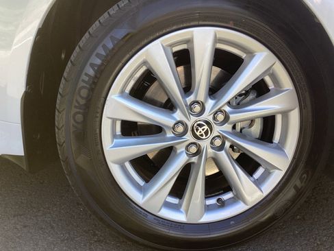 Used 2025 Toyota Corolla SE w/ SE Package image 5