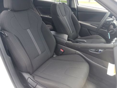 Used 2025 Hyundai Elantra SE FWD image 16