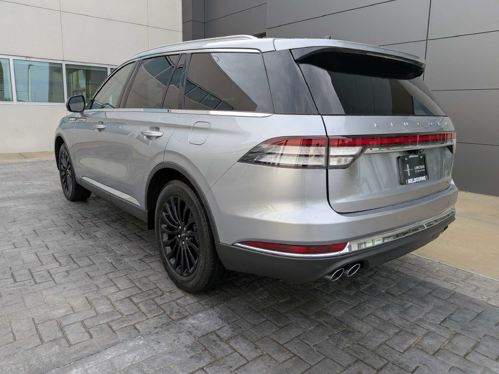 Certified 2024 Lincoln Aviator 2WD w/ Premium Package image 3