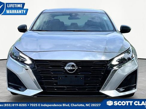 Used 2024 Nissan Altima 2.5 SV FWD image 2