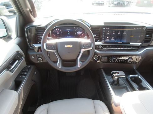 New 2026 Chevrolet Silverado 1500 LTZ w/ LTZ Premium Package AWD/4WD image 17