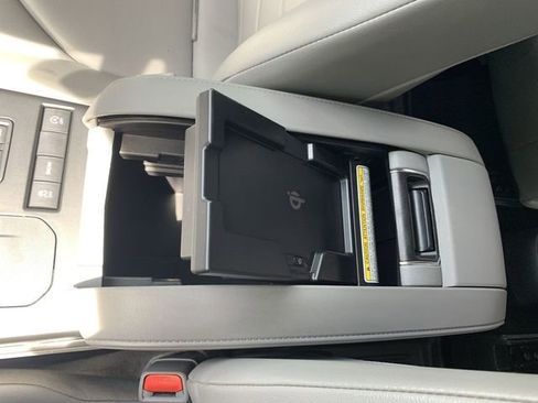 Used 2022 Toyota Highlander XLE image 26