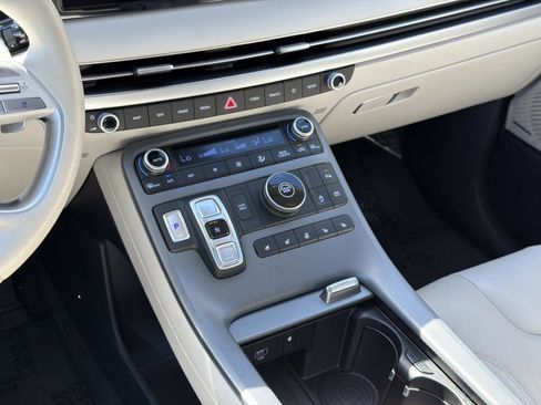 Used 2024 Hyundai Palisade Limited FWD image 11